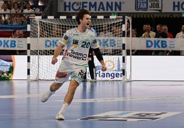 06.09.2025 - Handball - 1. Bundesliga DAIKIN HBL - Saison 2025 2026 - 03. Spieltag: HC Erlangen Metropolregion Nürnberg HCE - Frisch Auf! Göppingen - DaMa - xdaxmax - Jubel Freude - Ludvig Hallbäck Hallbaeck (20, Frisch Auf Göppingen ) ballt Faust Fäuste