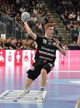 06.09.2025 - Handball - 1. Bundesliga DAIKIN HBL - Saison 2025 2026 - 03. Spieltag: HC Erlangen Metropolregion Nürnberg HCE - Frisch Auf! Göppingen - DaMa - xdaxmax - Sander Andreassen Overjordet ( 8, HC Erlangen HCE )