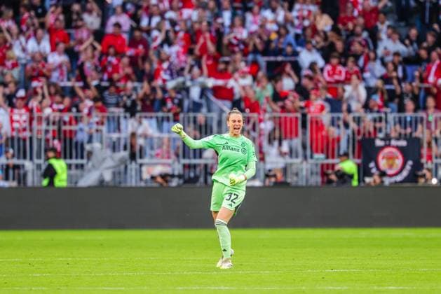 Ena Mahmutovic (32, FC Bayern München) Tor zum 1 : 0 beim Spiel zwischen FC Bayern München v Bayer 04 Leverkusen, Fußball, Frauen, Google Pixel Frauen-Bundesliga, 2025 2026, 1.Spieltag am 06.09.2025 in München, Allianz Arena. DFL and DFB regulations prohibit any use of photographs as image sequences and or quasi-video. Bayern Deutschland