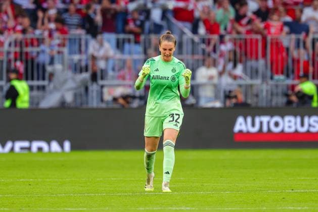 Ena Mahmutovic (32, FC Bayern München) Tor zum 1 : 0 beim Spiel zwischen FC Bayern München v Bayer 04 Leverkusen, Fußball, Frauen, Google Pixel Frauen-Bundesliga, 2025 2026, 1.Spieltag am 06.09.2025 in München, Allianz Arena. DFL and DFB regulations prohibit any use of photographs as image sequences and or quasi-video. Bayern Deutschland