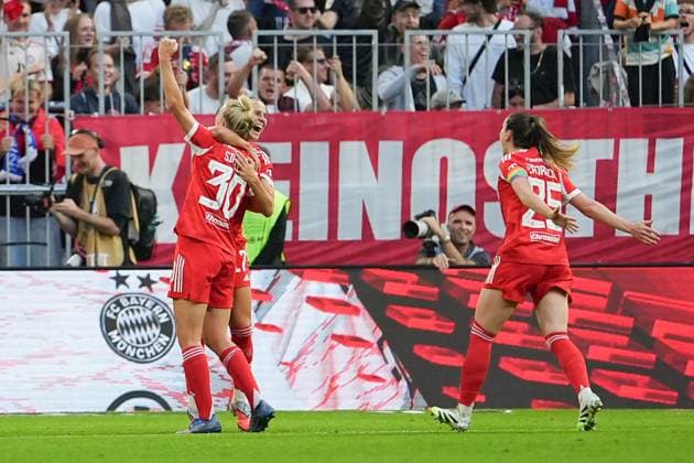 Fussball: Frauen-Bundesliga, 1. Spieltag, FC Bayern München - Bayer Leverkusen am 06.09.2025 in München (Allianz Arena), Deutschland, Saison 2025 2026 DFL REGULATIONS PROHIBIT ANY USE OF PHOTOGRAPHS AS IMAGE SEQUENCES AND OR QUASI VIDEO: Torjubel zum 2:0 für FCB. München Allianz Arena Deutschland Copyright: xChristophxKinzingerx