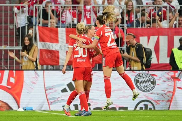 Fussball: Frauen-Bundesliga, 1. Spieltag, FC Bayern München - Bayer Leverkusen am 06.09.2025 in München (Allianz Arena), Deutschland, Saison 2025 2026 DFL REGULATIONS PROHIBIT ANY USE OF PHOTOGRAPHS AS IMAGE SEQUENCES AND OR QUASI VIDEO: Torjubel zum 2:0 für FCB. München Allianz Arena Deutschland Copyright: xChristophxKinzingerx