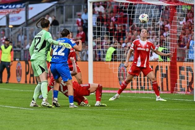 Google Pixel Frauen-Bundesliga; FC Bayern München - Bayer 04 Leverkusen; 06.09.2025 in dieser Szene erzielt Ruby GRANT (Bayer Leverkusen Frauen 22) den Treffer zum 0-1 der wegen Handspiel wieder aberkannt wurde Tor Torschuetze Freude Happy Google Pixel Frauen-Bundsliga: FC Bayern München - Bayer 04 Leverkusen; Allianz Arena am 06.09.2025 Copyright: xBEAUTIFULxSPORTS Goldbergx