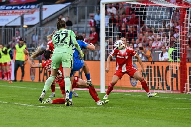 Google Pixel Frauen-Bundesliga; FC Bayern München - Bayer 04 Leverkusen; 06.09.2025 in dieser Szene erzielt Ruby GRANT (Bayer Leverkusen Frauen 22) den Treffer zum 0-1 der wegen Handspiel wieder aberkannt wurde Tor Torschuetze Freude Happy Google Pixel Frauen-Bundsliga: FC Bayern München - Bayer 04 Leverkusen; Allianz Arena am 06.09.2025 Copyright: xBEAUTIFULxSPORTS Goldbergx