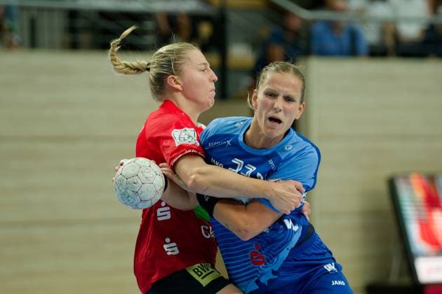 Ilona Kieffer (Halle, 72), Munia Smits (Neckarsulm, 23), SV Union Halle-Neustadt vs. Union Neckarsulm, Handball Bundesliga Frauen, Saison 2025 26, 2. Spieltag, 06.09.2025 Halle SWH Arena Sachsen-Anhalt Deutschland