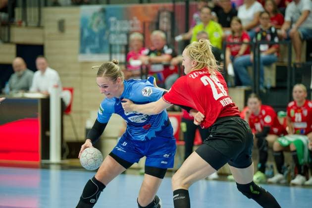 Annefleur Bruggeman (Neckarsulm, 11), Cara Reuthal (Halle, 26), SV Union Halle-Neustadt vs. Union Neckarsulm, Handball Bundesliga Frauen, Saison 2025 26, 2. Spieltag, 06.09.2025 Halle SWH Arena Sachsen-Anhalt Deutschland