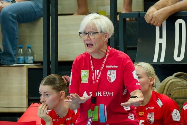 Trainerin Ines Seidler (Halle), SV Union Halle-Neustadt vs. Union Neckarsulm, Handball Bundesliga Frauen, Saison 2025 26, 2. Spieltag, 06.09.2025 Halle SWH Arena Sachsen-Anhalt Deutschland