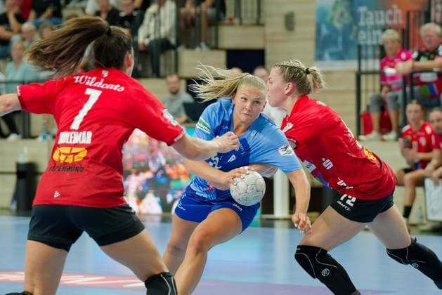Engelina Alida Corona Molenaar (Halle, 7), Angunn Gudmestad (Neckarsulm, 7), Ilona Kieffer (Halle, 72), SV Union Halle-Neustadt vs. Union Neckarsulm, Handball Bundesliga Frauen, Saison 2025 26, 2. Spieltag, 06.09.2025 Halle SWH Arena Sachsen-Anhalt Deutschland