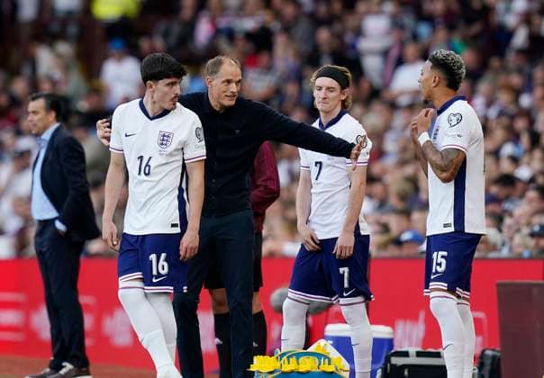Birmingham, England, 6th September 2025. Thomas Tuchel coach of England instructs his substitutes before bringing on Djed Spence Anthony Gordon and Morgan Rogers of England during the England vs Andorra FIFA World Cup, WM, Weltmeisterschaft, Fussball Qualifier match at Villa Park, Birmingham. Picture credit should read: Andrew Yates Sportimage EDITORIAL USE ONLY. No use with unauthorised audio, video, data, fixture lists, club league logos or live services. Online in-match use limited to 120 images, no video emulation. No use in betting, games or single club league player publications. SPI_097_AY_ENG_AND SPI-4113-0092