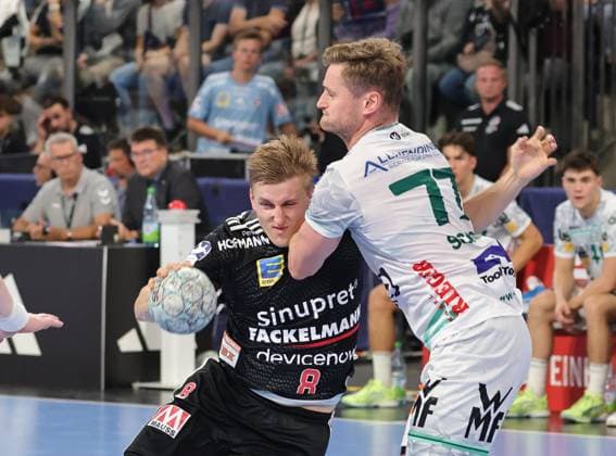06.09.2025 - Handball - 1. Bundesliga DAIKIN HBL - Saison 2025 2026 - 03. Spieltag: HC Erlangen Metropolregion Nürnberg HCE - Frisch Auf! Göppingen - DaMa - xdaxmax - Sander Andreassen Overjordet ( 8, HC Erlangen HCE ) David Schmidt (77, Frisch Auf Göppingen )