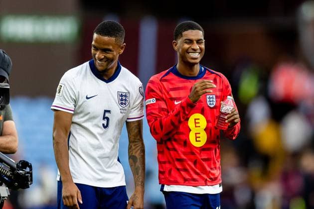 England v Andorra 2026 FIFA World Cup, WM, Weltmeisterschaft, Fussball Qualifier 06 09 2025. England forward Marcus Rashford (11) and England defender Ezri Konsa share a joke after the 2026 FIFA World Cup Qualifier match between England and Andorra at Villa Park, Birmingham, England on 6 September 2025. Birmingham Villa Park West Midlands England Editorial use only , Copyright: xManjitxNarotrax PSI-22763-0041