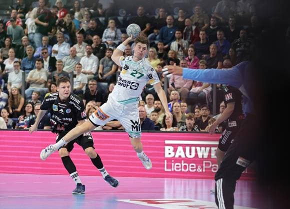 06.09.2025 - Handball - 1. Bundesliga DAIKIN HBL - Saison 2025 2026 - 03. Spieltag: HC Erlangen Metropolregion Nürnberg HCE - Frisch Auf! Göppingen - DaMa - xdaxmax - Christoph Steinert ( 44, HC Erlangen HCE ) Oskar Sunnefeldt (27, Frisch Auf Göppingen )