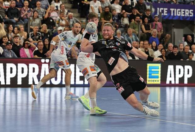 06.09.2025 - Handball - 1. Bundesliga DAIKIN HBL - Saison 2025 2026 - 03. Spieltag: HC Erlangen Metropolregion Nürnberg HCE - Frisch Auf! Göppingen - DaMa - xdaxmax - Maciej Gebala (77, HC Erlangen HCE )