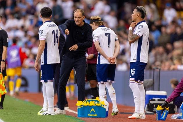 Football - FIFA World Cup, WM, Weltmeisterschaft, Fussball 2026 Qualifying - Group K - England v Andorra BIRMINGHAM, ENGLAND - Friday, September 5, 2025: England s head coach Thomas Tuchel speaking to substitutes (L-R) Tino Livramento, Anthony Gordon and Morgan Rogers before coming on during the FIFA World Cup 2026 Qualifying Group K match between England and Andorra at Villa Park. (Photo by David Rawcliffe Propaganda) BIRMINGHAM Villa Park WEST MIDLANDS ENGLAND  Copyright: xDavidxRawcliffex P2025-09-06-England_Andorra-115