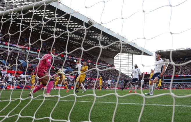 England v Andorra 2026 FIFA World Cup, WM, Weltmeisterschaft, Fussball Qualifiers Christian Garcia of Andorra scores an own goal for his team during the 2026 FIFA World Cup Qualifiers Group K match at Villa Park, Birmingham UK Newspapers OUT Copyright: xAndyxSumnerx FIL-22186-0090