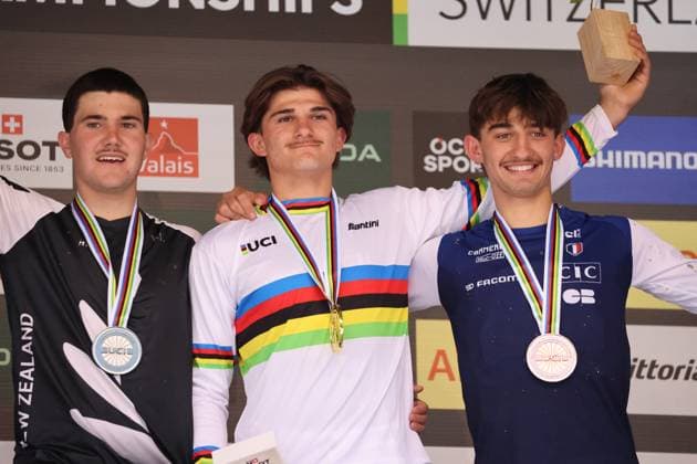 06 09 2025, ChampÃ ry, ChampÃ ry 2025 UCI Mountain Bike World Championships, Tyler Waite (NZL) Silver Medal on the left, Max Alran (FRA) Gold Medal in center and Till Alran (FRA) Bronze Medal on the right at the Junior s Downhill World Championship, WM, Weltmeisterschaft during the award ceremony ChampÃ ry Grand Paradis Valais Switzerland Copyright: xJustPictures.ch FrancescoxMinghettix jp-en-FrMi-MNG_3281