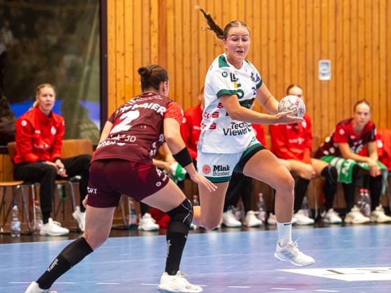 Ann Kynast (Frisch Auf Frauen, 05) mit Tempo gegen Mareike Thomaier (HSG Bensheim Auerbach, 02), HSG Bensheim Auerbach vs. Frisch Auf Goeppingen, Handball, 1. Bundesliga, Spielzeit 2025 2026, 06.09.2025 HSG Bensheim Auerbach vs. Frisch Auf Goeppingen, Handball, 1. Bundesliga, Spielzeit 2025 2026, 06.09.2025 Bensheim Copyright: xMichaelxSchmidt Eibner-Pressefotx EP_MST