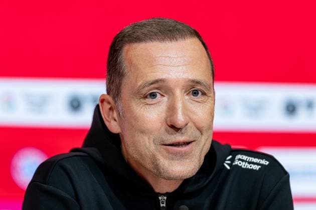 Roberto Paetzold (Chef-Trainer, Bayer 04 Leverkusen) bei der Pressekonferenz nach dem Spiel Portrait Portraet. FC Bayern Muenchen Frauen vs. Bayer 04 Leverkusen, Fussball, Google Pixel Frauen-Bundesliga, 1. Spieltag, Saison 2025 2026, 06.09.2025. (DFL DFB REGULATIONS PROHIBIT ANY USE OF PHOTOGRAPHS as IMAGE SEQUENCES and or QUASI-VIDEO). FC Bayern Muenchen Frauen vs. Bayer 04 Leverkusen, Fussball, Google Pixel Frauen-Bundesliga, 1. Spieltag, Saison 2025 2026, 06.09.2025. Muenchen Copyright: xEibner-Pressefoto HeikexFeinerx EP_HFR
