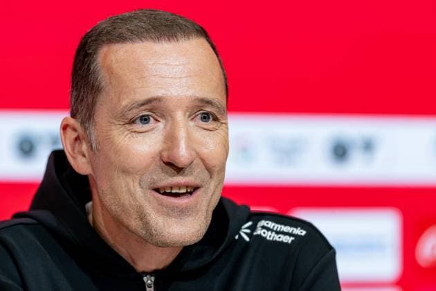 Roberto Paetzold (Chef-Trainer, Bayer 04 Leverkusen) bei der Pressekonferenz nach dem Spiel Portrait Portraet. FC Bayern Muenchen Frauen vs. Bayer 04 Leverkusen, Fussball, Google Pixel Frauen-Bundesliga, 1. Spieltag, Saison 2025 2026, 06.09.2025. (DFL DFB REGULATIONS PROHIBIT ANY USE OF PHOTOGRAPHS as IMAGE SEQUENCES and or QUASI-VIDEO). FC Bayern Muenchen Frauen vs. Bayer 04 Leverkusen, Fussball, Google Pixel Frauen-Bundesliga, 1. Spieltag, Saison 2025 2026, 06.09.2025. Muenchen Copyright: xEibner-Pressefoto HeikexFeinerx EP_HFR