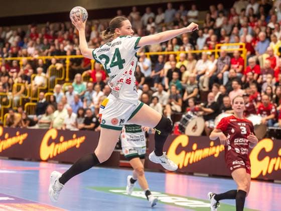 Luisa Scherer (Frisch Auf Frauen, 24) beim Tempogegenstoss, HSG Bensheim Auerbach vs. Frisch Auf Goeppingen, Handball, 1. Bundesliga, Spielzeit 2025 2026, 06.09.2025 HSG Bensheim Auerbach vs. Frisch Auf Goeppingen, Handball, 1. Bundesliga, Spielzeit 2025 2026, 06.09.2025 Bensheim Copyright: xMichaelxSchmidt Eibner-Pressefotx EP_MST