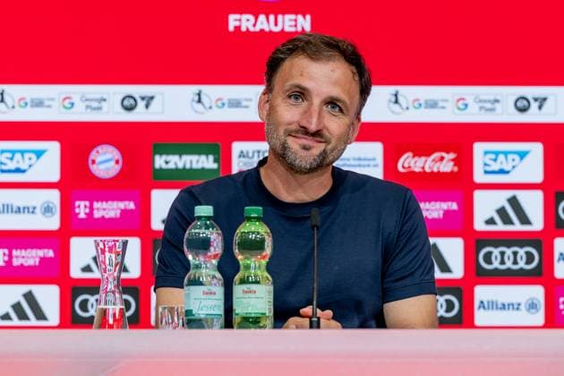 Jose Barcala (Chef-Trainer, FC Bayern Muenchen Frauen) bei der Pressekonferenz nach dem Spiel FC Bayern Muenchen Frauen vs. Bayer 04 Leverkusen, Fussball, Google Pixel Frauen-Bundesliga, 1. Spieltag, Saison 2025 2026, 06.09.2025. (DFL DFB REGULATIONS PROHIBIT ANY USE OF PHOTOGRAPHS as IMAGE SEQUENCES and or QUASI-VIDEO). FC Bayern Muenchen Frauen vs. Bayer 04 Leverkusen, Fussball, Google Pixel Frauen-Bundesliga, 1. Spieltag, Saison 2025 2026, 06.09.2025. Muenchen Copyright: xEibner-Pressefoto HeikexFeinerx EP_HFR