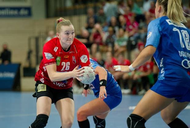 Cara Reuthal (Halle, 26), Paulina Uscinowicz (Neckarsulm, 78), SV Union Halle-Neustadt vs. Union Neckarsulm, Handball Bundesliga Frauen, Saison 2025 26, 2. Spieltag, 06.09.2025 Halle SWH Arena Sachsen-Anhalt Deutschland