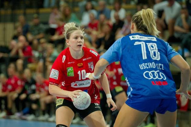 Viktoria Marksteiner (Halle, 10), Paulina Uscinowicz (Neckarsulm, 78), SV Union Halle-Neustadt vs. Union Neckarsulm, Handball Bundesliga Frauen, Saison 2025 26, 2. Spieltag, 06.09.2025 Halle SWH Arena Sachsen-Anhalt Deutschland