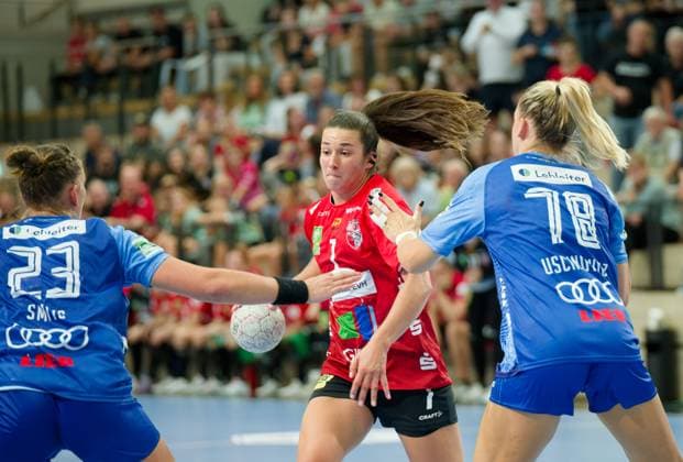 Munia Smits (Neckarsulm, 23), Engelina Alida Corona Molenaar (Halle, 7), Paulina Uscinowicz (Neckarsulm, 78), SV Union Halle-Neustadt vs. Union Neckarsulm, Handball Bundesliga Frauen, Saison 2025 26, 2. Spieltag, 06.09.2025 Halle SWH Arena Sachsen-Anhalt Deutschland