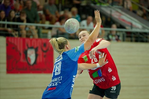 Paulina Uscinowicz (Neckarsulm, 78), Cara Reuthal (Halle, 26), SV Union Halle-Neustadt vs. Union Neckarsulm, Handball Bundesliga Frauen, Saison 2025 26, 2. Spieltag, 06.09.2025 Halle SWH Arena Sachsen-Anhalt Deutschland