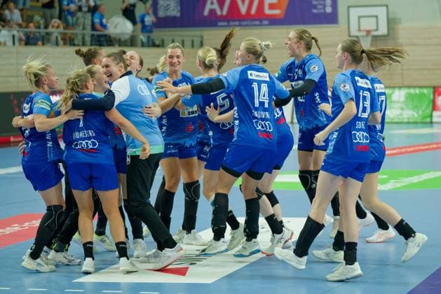 Union Neckarsulm Spielerinnen jubeln nach 29:31 Auswaertssieg, SV Union Halle-Neustadt vs. Sport-Union Neckarsulm, Handball Bundesliga Frauen, Saison 2025 26, 2. Spieltag, 06.09.2025 Halle SWH Arena Sachsen-Anhalt Deutschland
