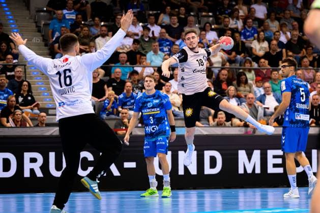 Stuttgart, Handball Bundesliga: HBL - 25 26 - TVB Stuttgart - Bergischer HC v.li. Torhueter Miljan Vujovic (Stuttgart), Yannick Fraatz (Bergischer HC) Stuttgart Porsche Arena Baden-Württemberg Deutschland