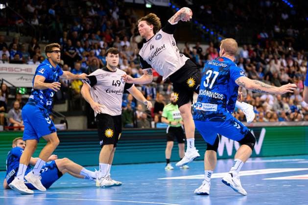 Stuttgart, Handball Bundesliga: HBL - 25 26 - TVB Stuttgart - Bergischer HC Elias Scholtes (Bergischer HC), Jonas Truchanovicius (Stuttgart) Stuttgart Porsche Arena Baden-Württemberg Deutschland