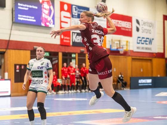 Mia Ziercke (HSG Bensheim Auerbach, 34) beim Tempogegenstoss, HSG Bensheim Auerbach vs. Frisch Auf Goeppingen, Handball, 1. Bundesliga, Spielzeit 2025 2026, 06.09.2025 HSG Bensheim Auerbach vs. Frisch Auf Goeppingen, Handball, 1. Bundesliga, Spielzeit 2025 2026, 06.09.2025 Bensheim Copyright: xMichaelxSchmidt Eibner-Pressefotx EP_MST