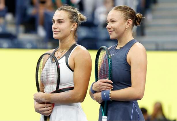 Aryna Sabalenka of Belarus (L) and Amanda Anisimova are introduced before their Women s Finals match at the 2025 US Open Tennis Championship in Arthur Ashe Stadium at the USTA Billie Jean King National Tennis Center in Flushing Meadows, New York on Saturday, September 6, 2025.  NYP20250906101 JOHNxANGELILLO