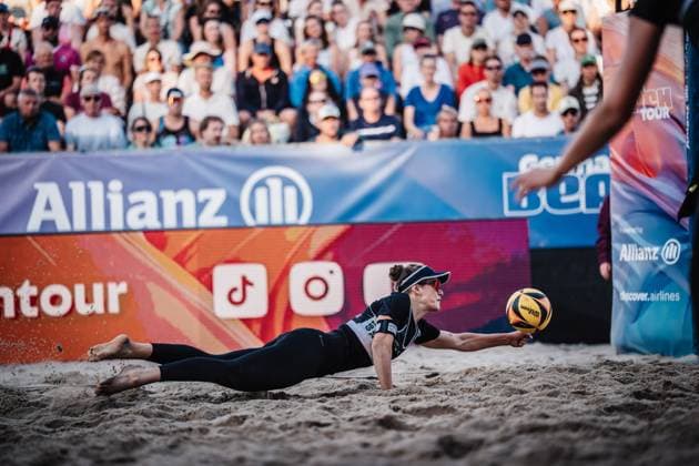 Beachvolleyball Frauen Deutsche Meisterschaften 2025 Timmendorfer Strand 06.09.2025 Cinja Tillmann springt zum Ball Timmendorfer Strand Ahmann-Hager-Arena Schleswig-Holstein Deutschland