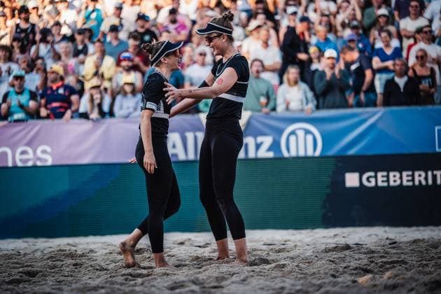 Beachvolleyball Frauen Deutsche Meisterschaften 2025 Timmendorfer Strand 06.09.2025 v.l. Cinja Tillmann und Svenja Müller jubeln nach dem Sieg Timmendorfer Strand Ahmann-Hager-Arena Schleswig-Holstein Deutschland