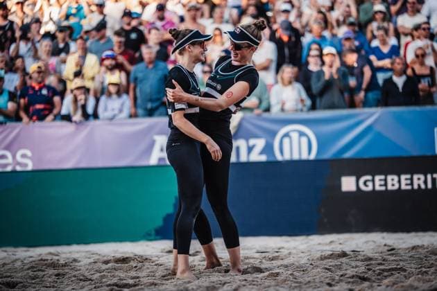 Beachvolleyball Frauen Deutsche Meisterschaften 2025 Timmendorfer Strand 06.09.2025 v.l. Cinja Tillmann und Svenja Müller jubeln nach dem Sieg Timmendorfer Strand Ahmann-Hager-Arena Schleswig-Holstein Deutschland