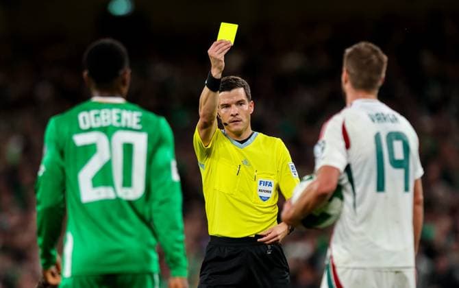 2026 FIFA World Cup, WM, Weltmeisterschaft, Fussball Qualifier Group F, Aviva Stadium, Dublin 6 9 2025 Republic of Ireland vs Hungary Referee Harm Osmers shows Hungary s Barnabas Varga a yellow card Harm Osmers shows Barnabas Varga a yellow card 6 9 2025  Copyright: x INPHO RyanxByrnex RB1_9476