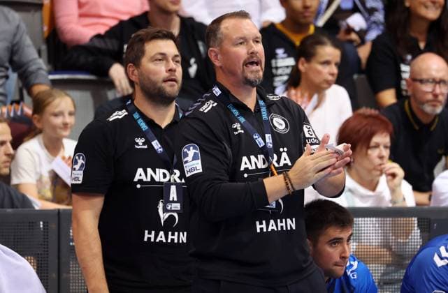 BAU 06.09.2025 Stuttgart Handball TVB Stuttgart vs. Bergischer HC, v.l. Daniel Sdunek, Trainer Misha Kaufmann (TVB)