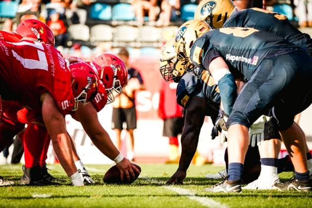O-Line of the Potsdam Royals and the D-Line shortly before the snap, Dresden Monarchs vs Potsdam Royals, American Football, Erima GFL, Week 18, 2025, 06.09.2025, Copyright: xFootxBowl PatrickxKlixx