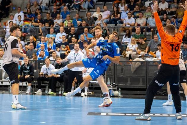 Handball I Herren I Saison 2025-2026 I Bundesliga I 3. Spieltag I TVB Stuttgart - Bergischer HC I 06.09.2025 Antonio Serradilla Cuenca (5, TVB Stuttgart) im Wurf Stuttgart Porsche Arena Baden-Württemberg Deutschland Copyright: xLobeca MaxxPetershansx