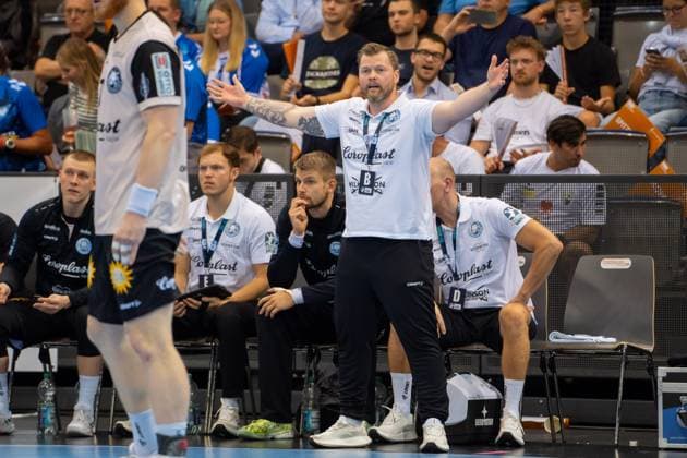 Handball I Herren I Saison 2025-2026 I Bundesliga I 3. Spieltag I TVB Stuttgart - Bergischer HC I 06.09.2025 Trainer Arnor Thor Gunnarsson (Bergischer HC) Stuttgart Porsche Arena Baden-Württemberg Deutschland Copyright: xLobeca MaxxPetershansx