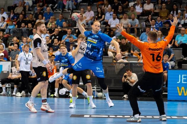 Handball I Herren I Saison 2025-2026 I Bundesliga I 3. Spieltag I TVB Stuttgart - Bergischer HC I 06.09.2025 Lenny Rubin (44, TVB Stuttgart) im Wurf Stuttgart Porsche Arena Baden-Württemberg Deutschland Copyright: xLobeca MaxxPetershansx