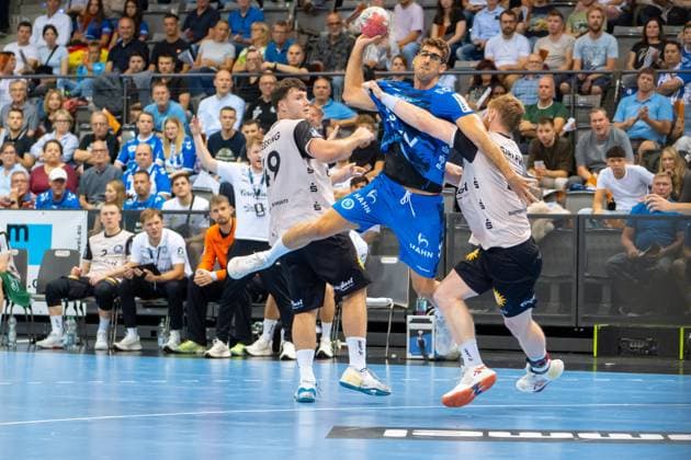 Handball I Herren I Saison 2025-2026 I Bundesliga I 3. Spieltag I TVB Stuttgart - Bergischer HC I 06.09.2025 Antonio Serradilla Cuenca (5, TVB Stuttgart) im Wurf Stuttgart Porsche Arena Baden-Württemberg Deutschland Copyright: xLobeca MaxxPetershansx
