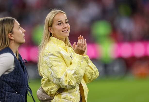DEU, München, FC Bayern München vs Bayer Leverkusen, Google Pixel Frauen Bundesliga DFB, Saison 2526, Allianz Arena, 1. Spieltag, im Bild: Giulia Gwinn (Bayern München 7) DFB DFL REGULATIONS PROHIBIT ANY USE OF PHOTOGRAPHS AS IMAGE SEQUENCES AND OR QUASI-VIDEO, 06.09.2025, Copyright: HMBxMedia HendrikxHamelau