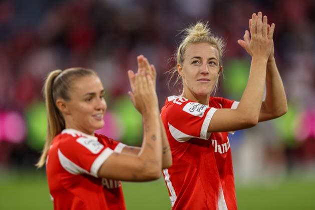 DEU, München, FC Bayern München vs Bayer Leverkusen, Google Pixel Frauen Bundesliga DFB, Saison 2526, Allianz Arena, 1. Spieltag, im Bild: Carolin Simon (Bayern München 30) DFB DFL REGULATIONS PROHIBIT ANY USE OF PHOTOGRAPHS AS IMAGE SEQUENCES AND OR QUASI-VIDEO, 06.09.2025, Copyright: HMBxMedia HendrikxHamelau