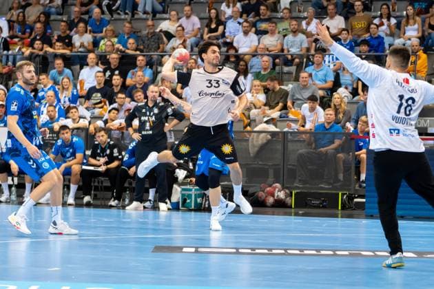 Handball I Herren I Saison 2025-2026 I Bundesliga I 3. Spieltag I TVB Stuttgart - Bergischer HC I 06.09.2025 Eloy Morante Maldonado (33, Bergischer HC) im Wurf Stuttgart Porsche Arena Baden-Württemberg Deutschland Copyright: xLobeca MaxxPetershansx