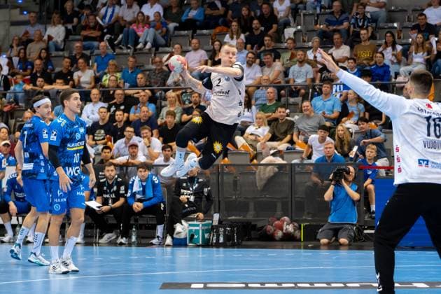 Handball I Herren I Saison 2025-2026 I Bundesliga I 3. Spieltag I TVB Stuttgart - Bergischer HC I 06.09.2025 Noah Beyer (2, Bergischer HC) im Wurf Stuttgart Porsche Arena Baden-Württemberg Deutschland Copyright: xLobeca MaxxPetershansx
