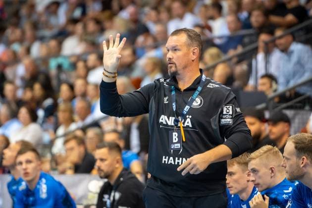Handball I Herren I Saison 2025-2026 I Bundesliga I 3. Spieltag I TVB Stuttgart - Bergischer HC I 06.09.2025 Trainer Misha Kaufmann (TVB Stuttgart) Stuttgart Porsche Arena Baden-Württemberg Deutschland Copyright: xLobeca MaxxPetershansx