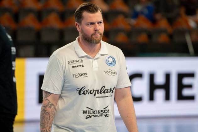 Handball I Herren I Saison 2025-2026 I Bundesliga I 3. Spieltag I TVB Stuttgart - Bergischer HC I 06.09.2025 Trainer Arnor Thor Gunnarsson (Bergischer HC) Stuttgart Porsche Arena Baden-Württemberg Deutschland Copyright: xLobeca MaxxPetershansx